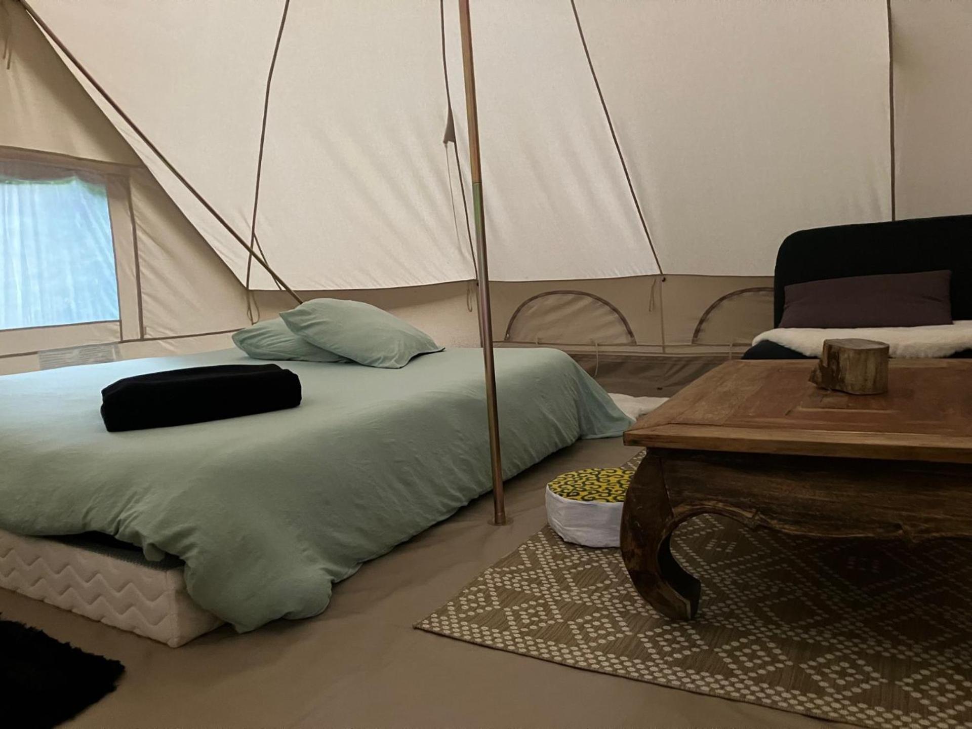 Grande Tente Tipi En Pleine Foret Burzet 外观 照片